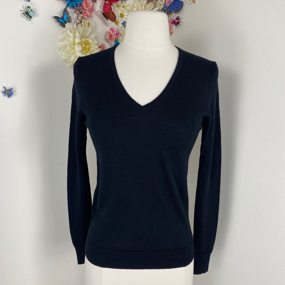 Uniqlo Black Merino Wool V-neck Sweater Winter Fall Sweater